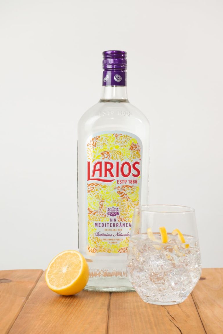 Fotografía comercial profesional de bodegón publicitario para marcas de bebidas y destilados, botellas, fotografía publicitaria comercial para anuncios y webs